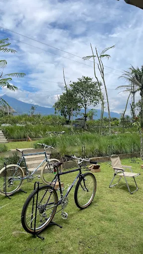 Uja Coffee & Plant, salah satu tempat yang dibahas dalam artikel